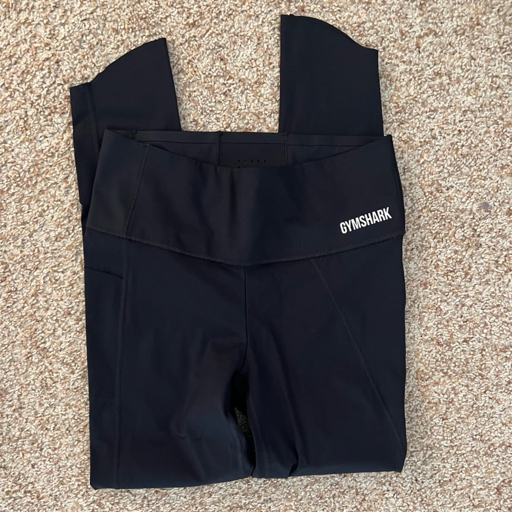 GYMSHARK- black high rise leggings with pockets